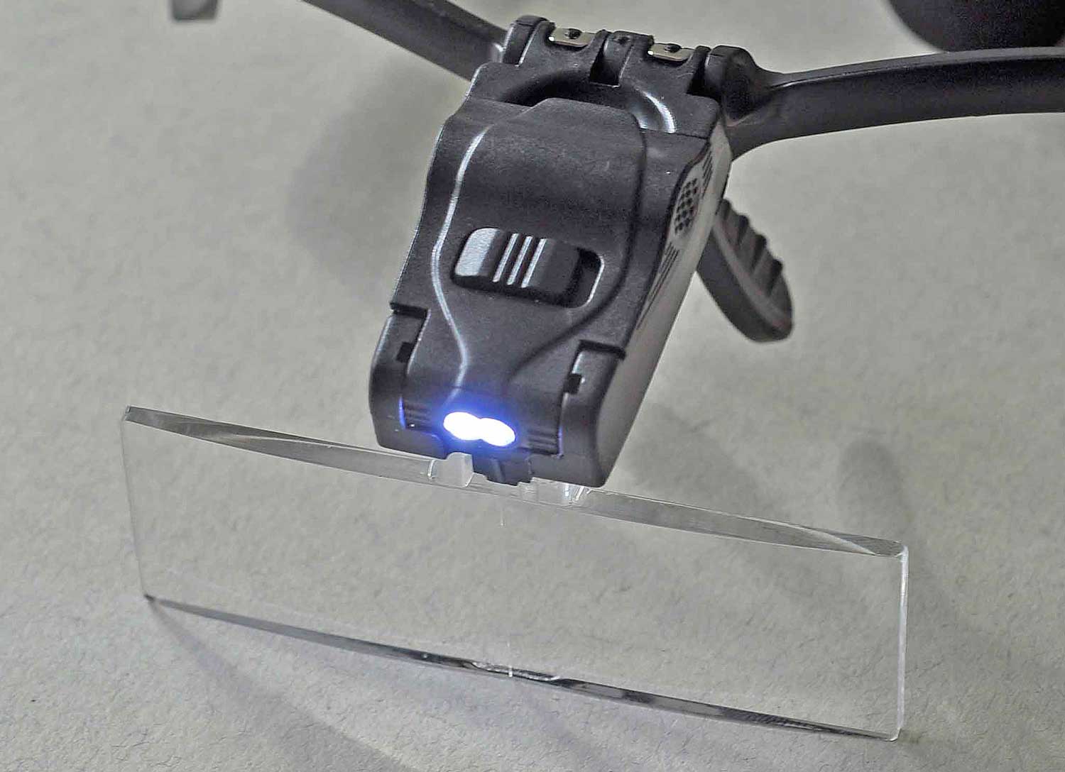 LED-Brillenlupe Profi mit 5 Vergrößerungen - ideal auch für Brillenträger