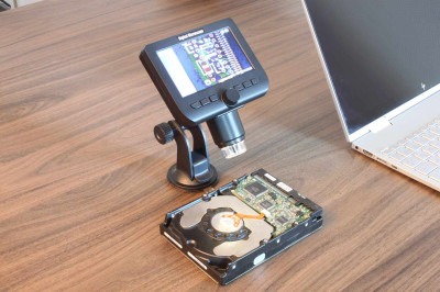 Mini microscope with LC display and WiFi connection